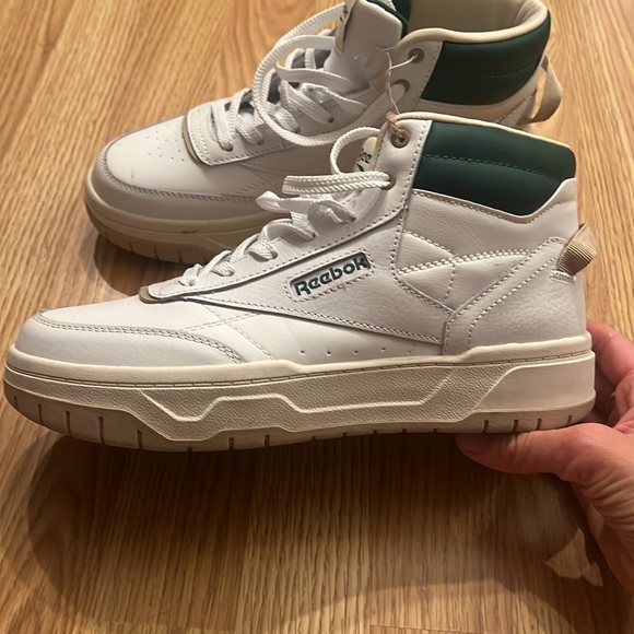 Reebok Hightops New with tag size 9 - Picture 3 of 10